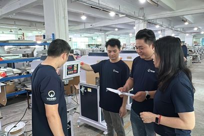 Il team tecnico di Winneo esamina a fondo la fabbrica per ottimizzare il processo di accettazione in fabbrica